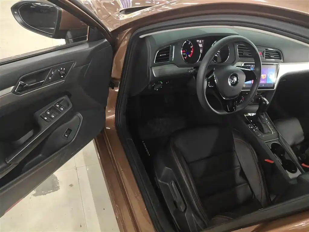 Volkswagen Lamando 2017 230TSI DSG Trend Edition фото 9