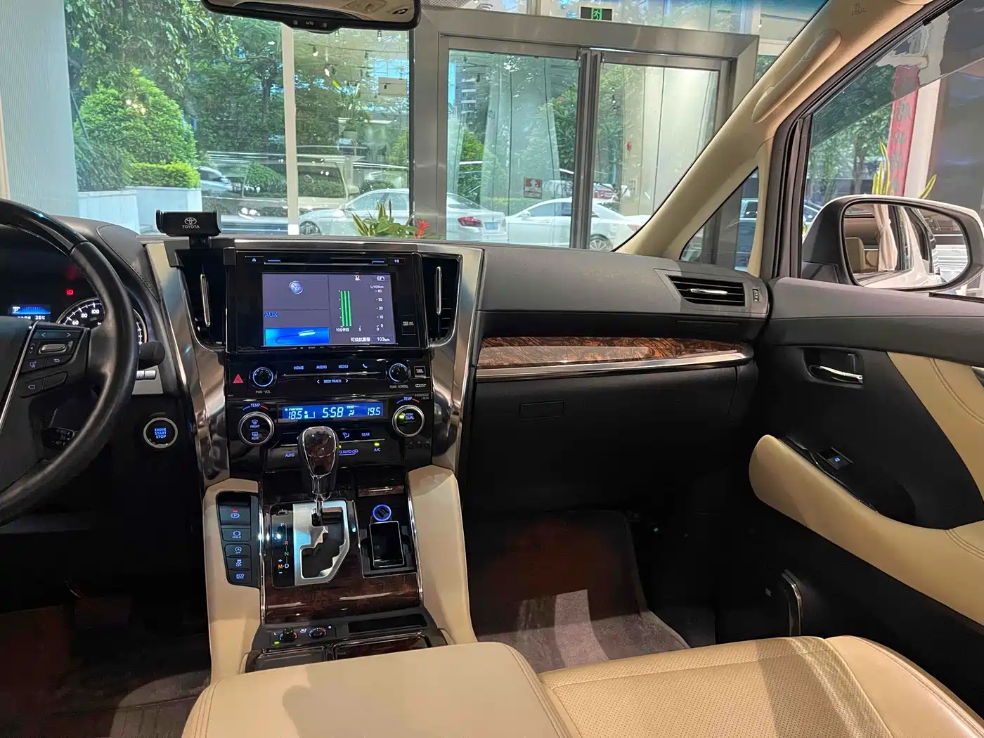 Toyota Alphard 2018 Facelift 3.5L Luxury Edition фото 8