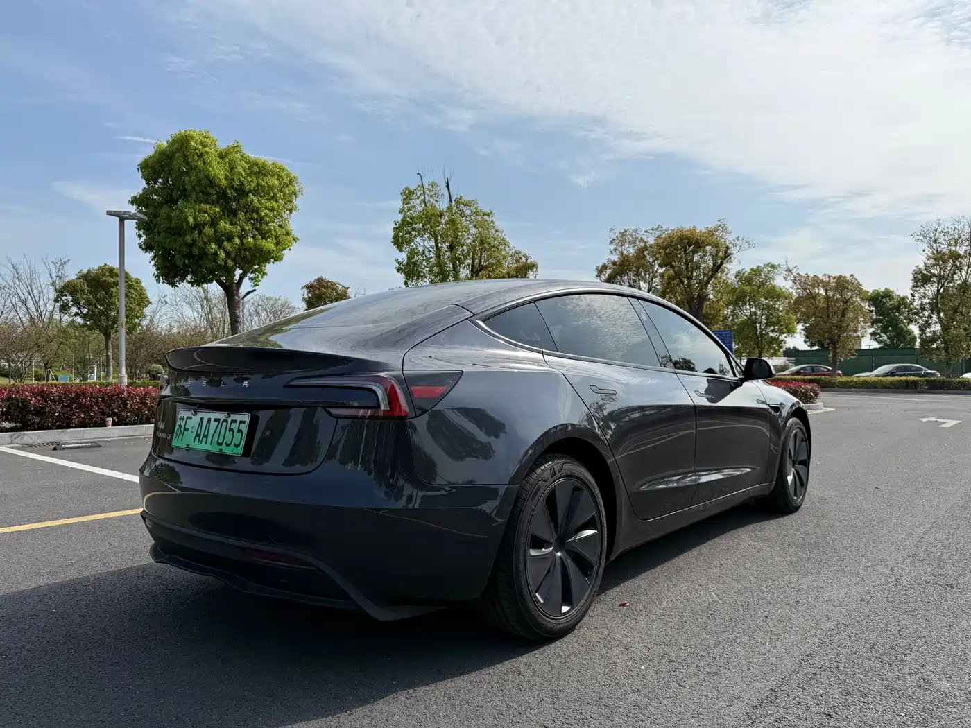 TESLA MODEL 3