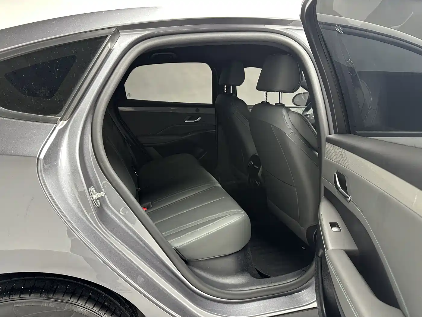 BYD Qin PLUS 2025 DM-i Smart Drive 55KM Leader фото 14