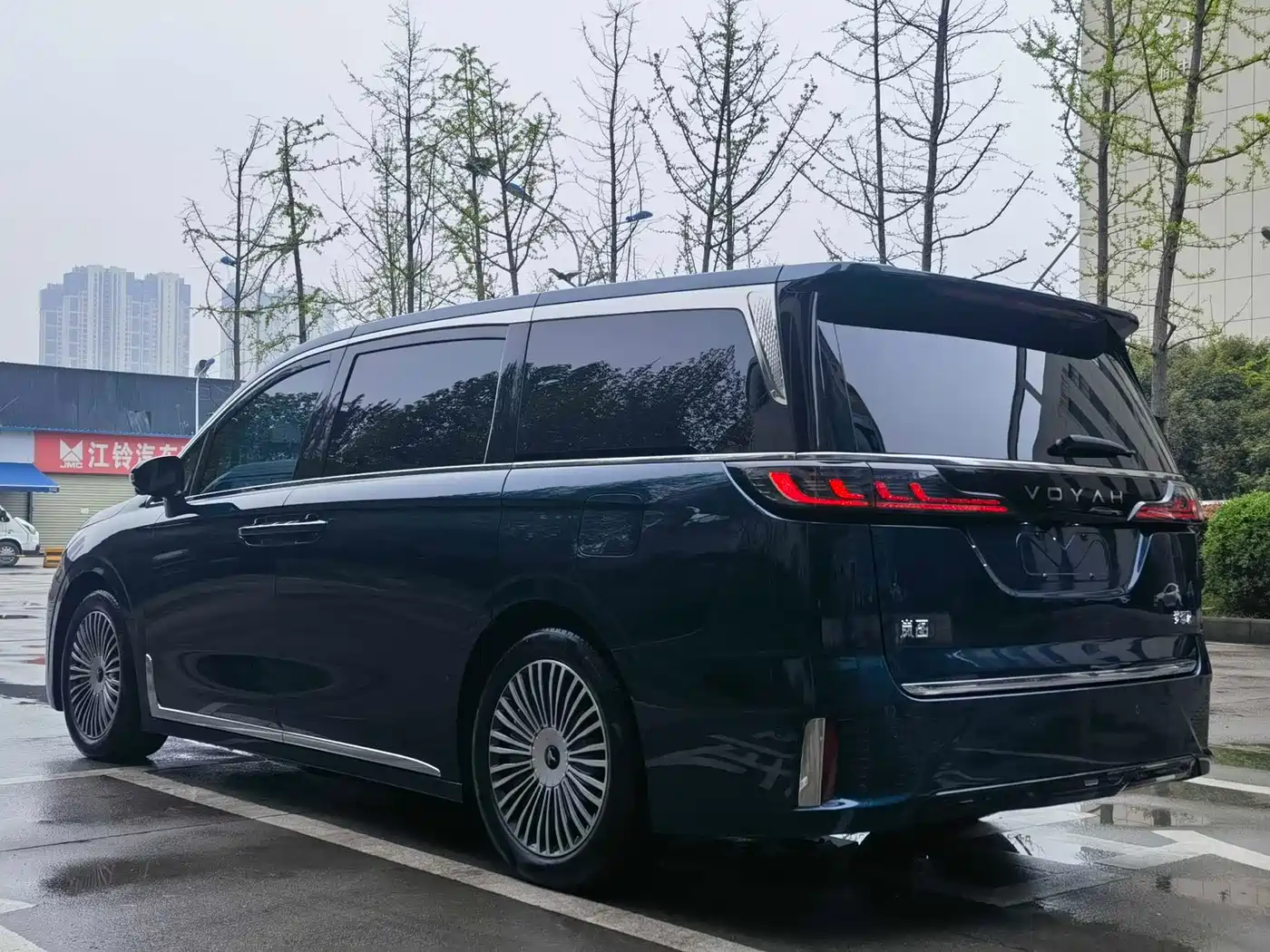 Voyah Auto Voyah Dreamer 2025 PHEV AWD Flagship Kunpeng Edition фото 17