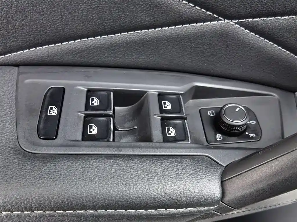 Volkswagen Tiguan L 2023 Facelift 330TSI Auto FWD R-Line Premium фото 9