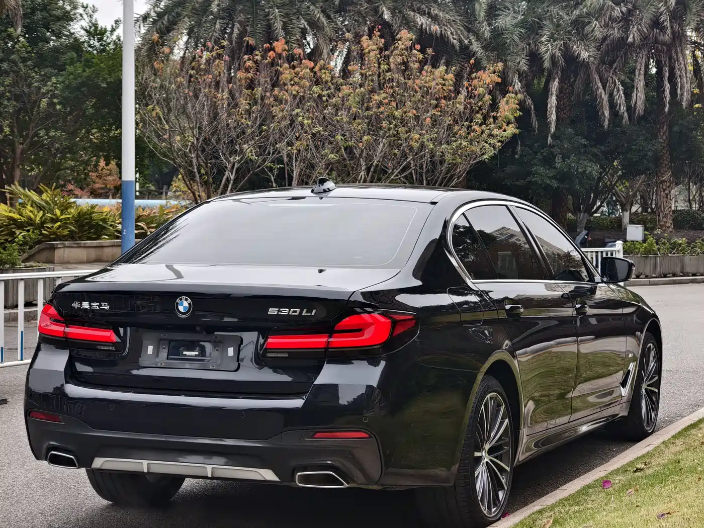 BMW 5 Series 2023 530Li Leading M Sport Package фото 7