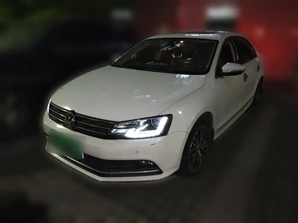 Volkswagen Sagitar 2017 230TSI Automatic Luxury фото 2