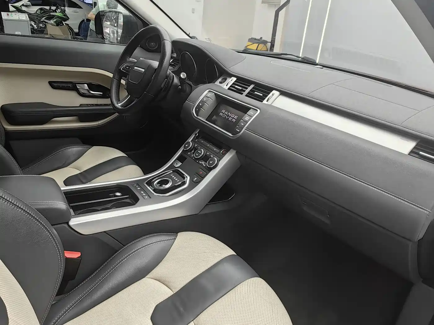 Land Rover Range Rover Evoque (Import) 2014 2013 2.0T 5-door Dynamic Edition