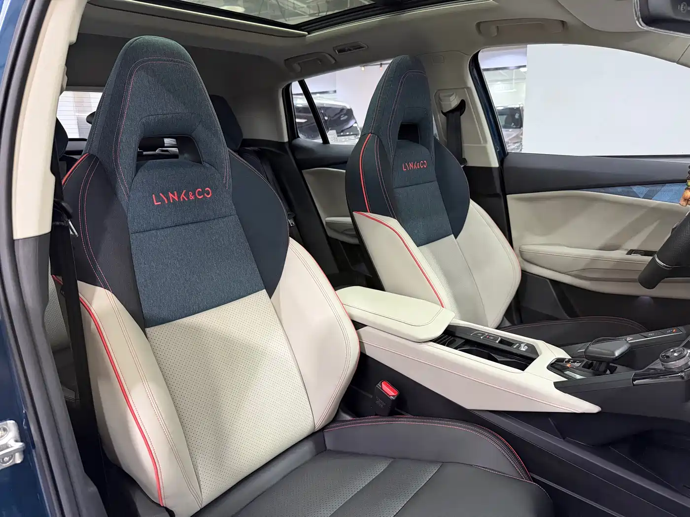 Lynk & Co 06 2020 1.5T Halo фото 13