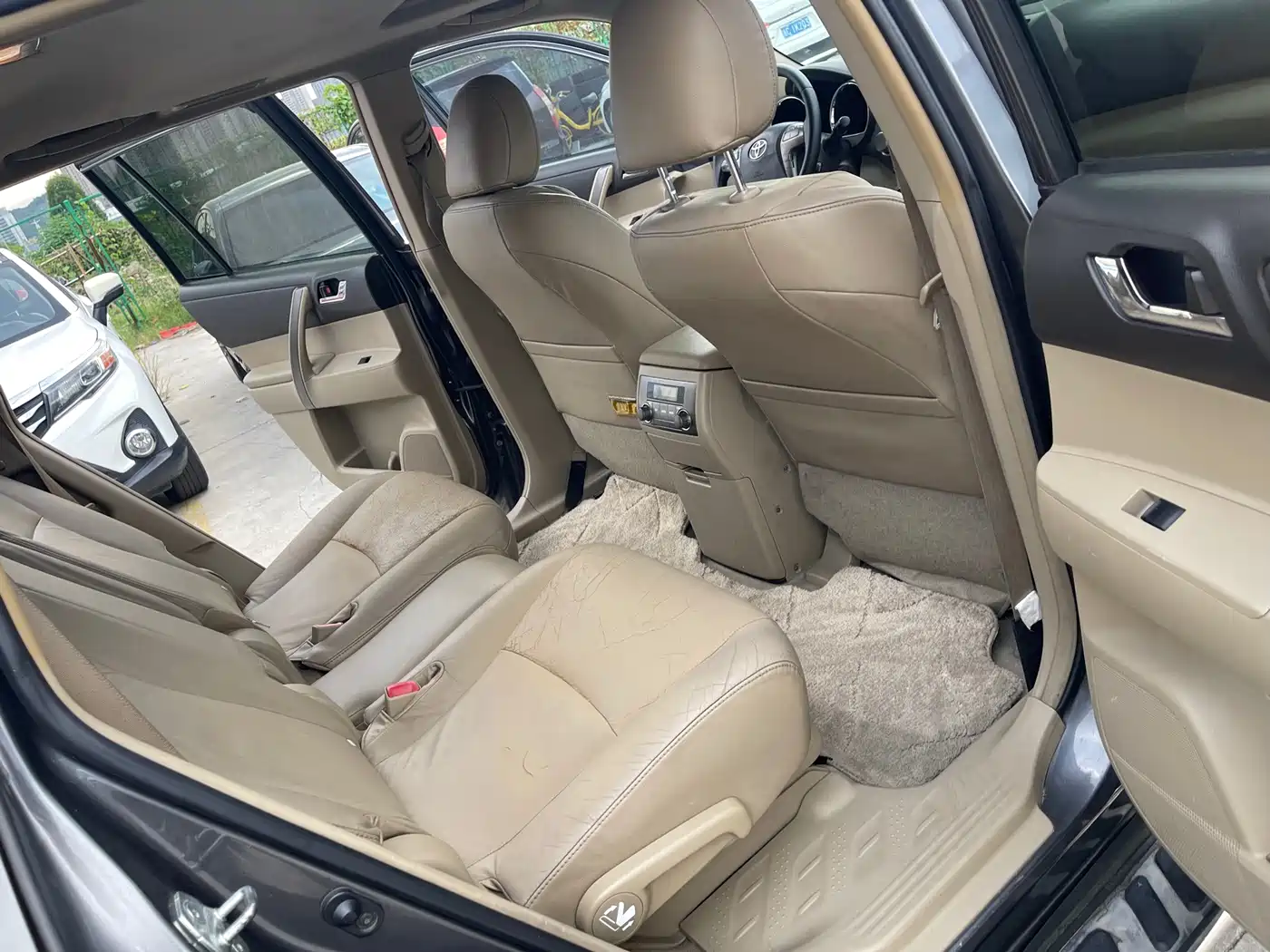 Фото 13 - Toyota Highlander
