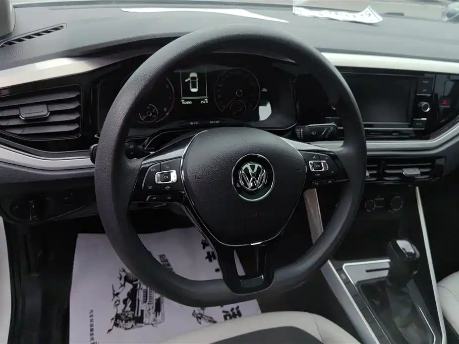Volkswagen Polo 2019 Plus 1.5L Automatic Colorful Tech Edition фото 15
