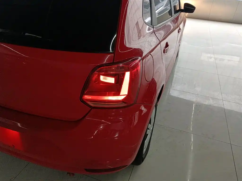 Volkswagen Polo 2016 1.4L Automatic Trend фото 24