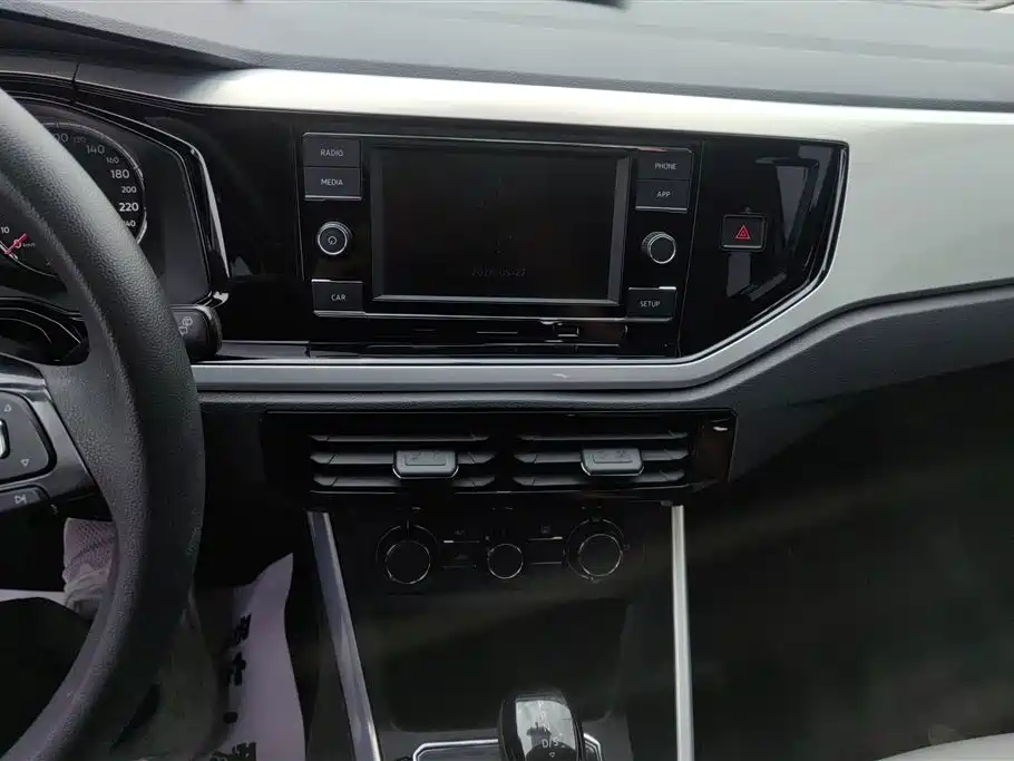 Volkswagen Polo 2019 Plus 1.5L Automatic Colorful Tech Edition фото 13