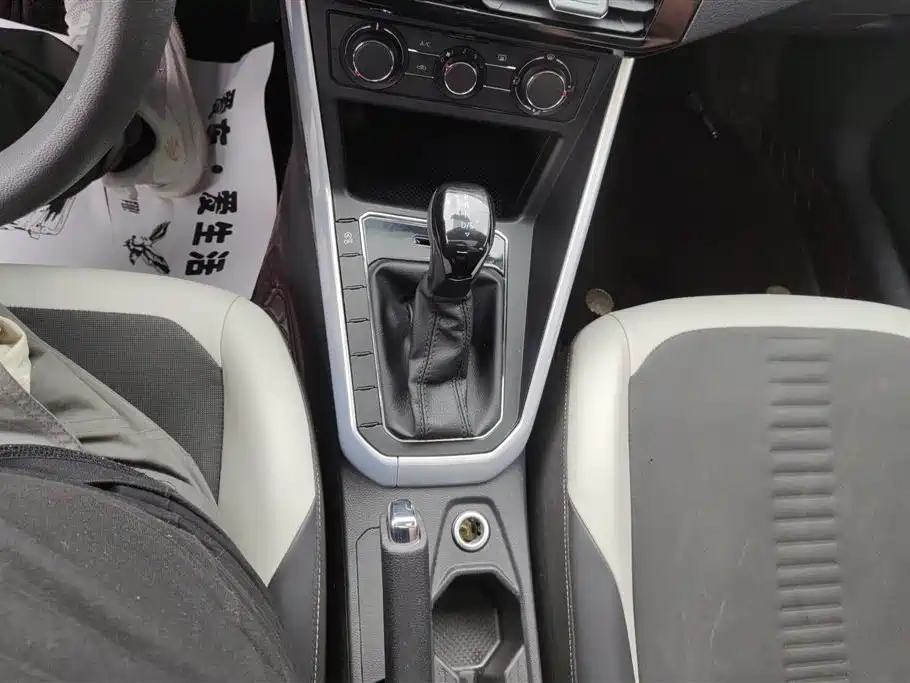 Volkswagen Polo 2019 Plus 1.5L Automatic Colorful Tech Edition фото 16