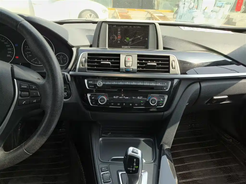 BMW 3 Series 2017 320Li xDrive Fashion фото 13