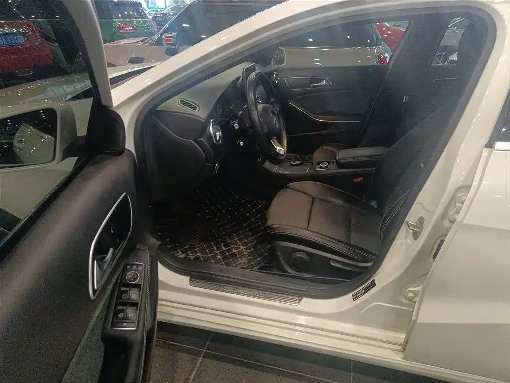 Mercedes-Benz A-Class (Import) 2017 Facelift A 200 Dynamic фото 9