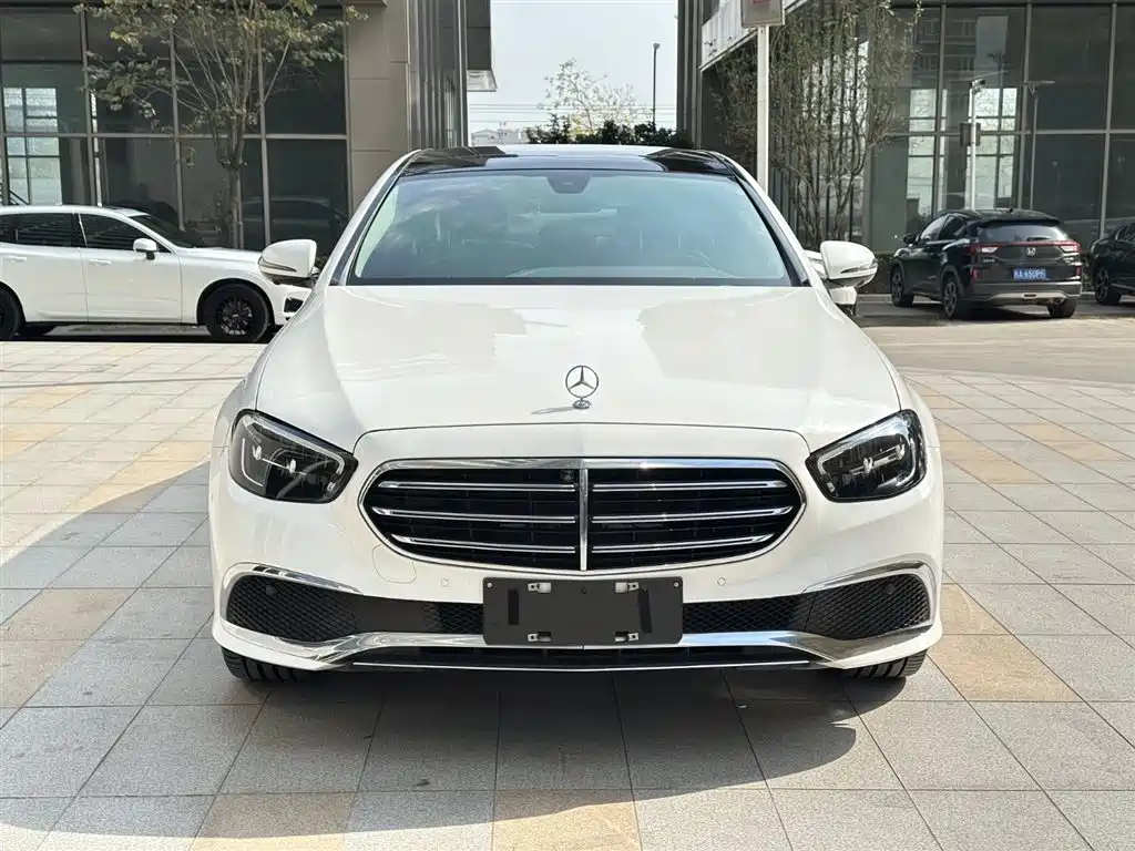 Mercedes-Benz E-Class 2023 E 300 L Fashion фото 4