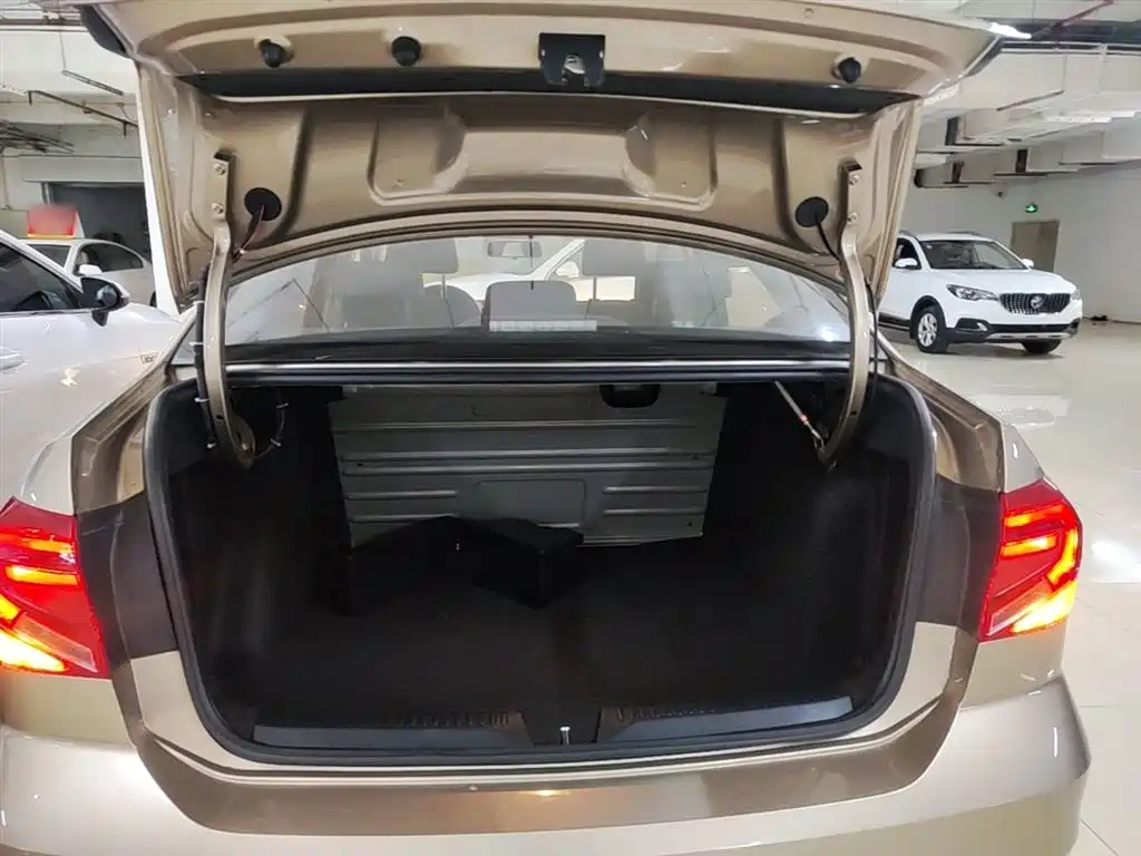 Volkswagen Jetta 2017 1.5L Automatic Fashion фото 19