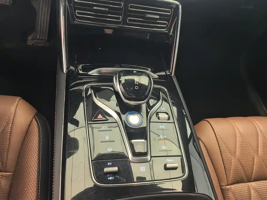BYD Tang New Energy 2021 DM-i 112KM Premium фото 16