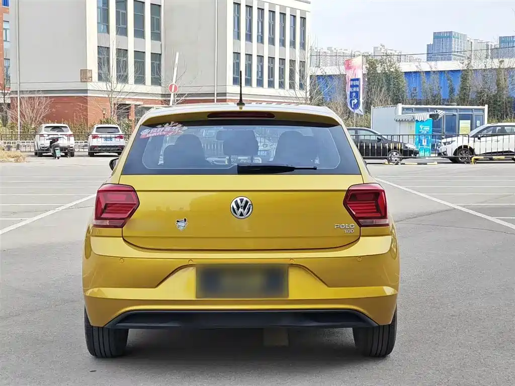 VOLKSWAGEN POLO