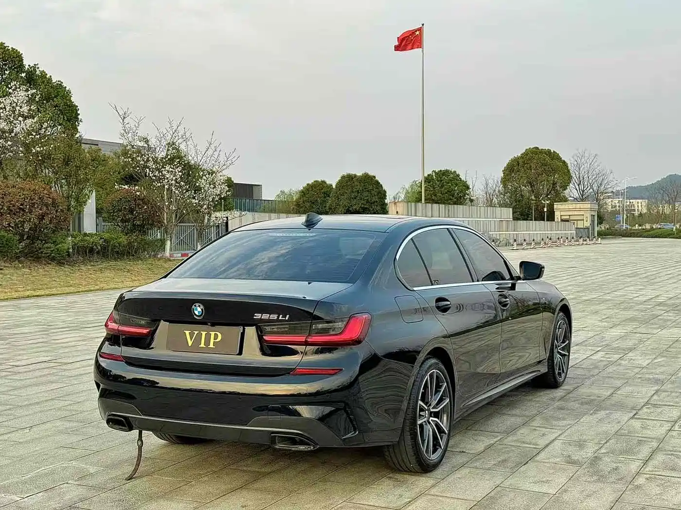 BMW 3 Series 2020 325Li M Sport Package фото 10