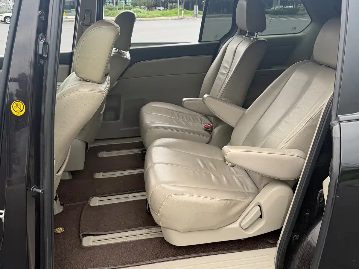 Mazda 8 2013 2013 2.5L Supreme Edition