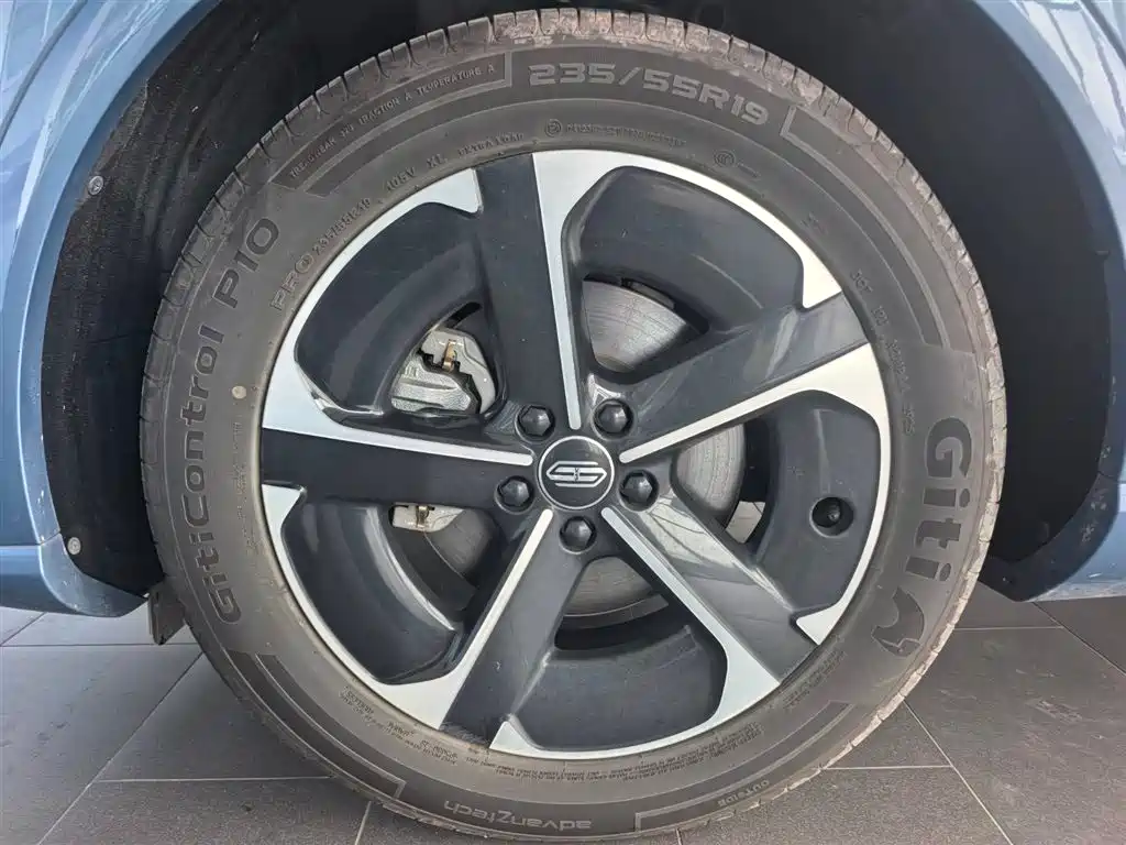 Photo 11 - Shangjie SUV