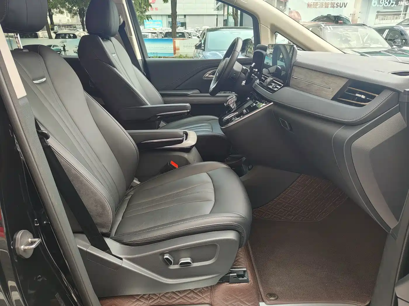 Hongqi HQ9 PHEV 2025 2024 Model 2.0T AWD Business Edition
