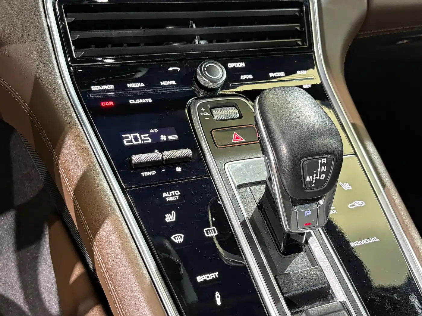 Porsche Panamera 2017 Panamera 4 Sport Turismo 3.0T фото 14