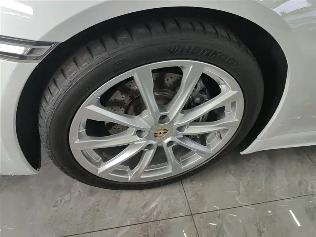 Photo 23 - Porsche 718