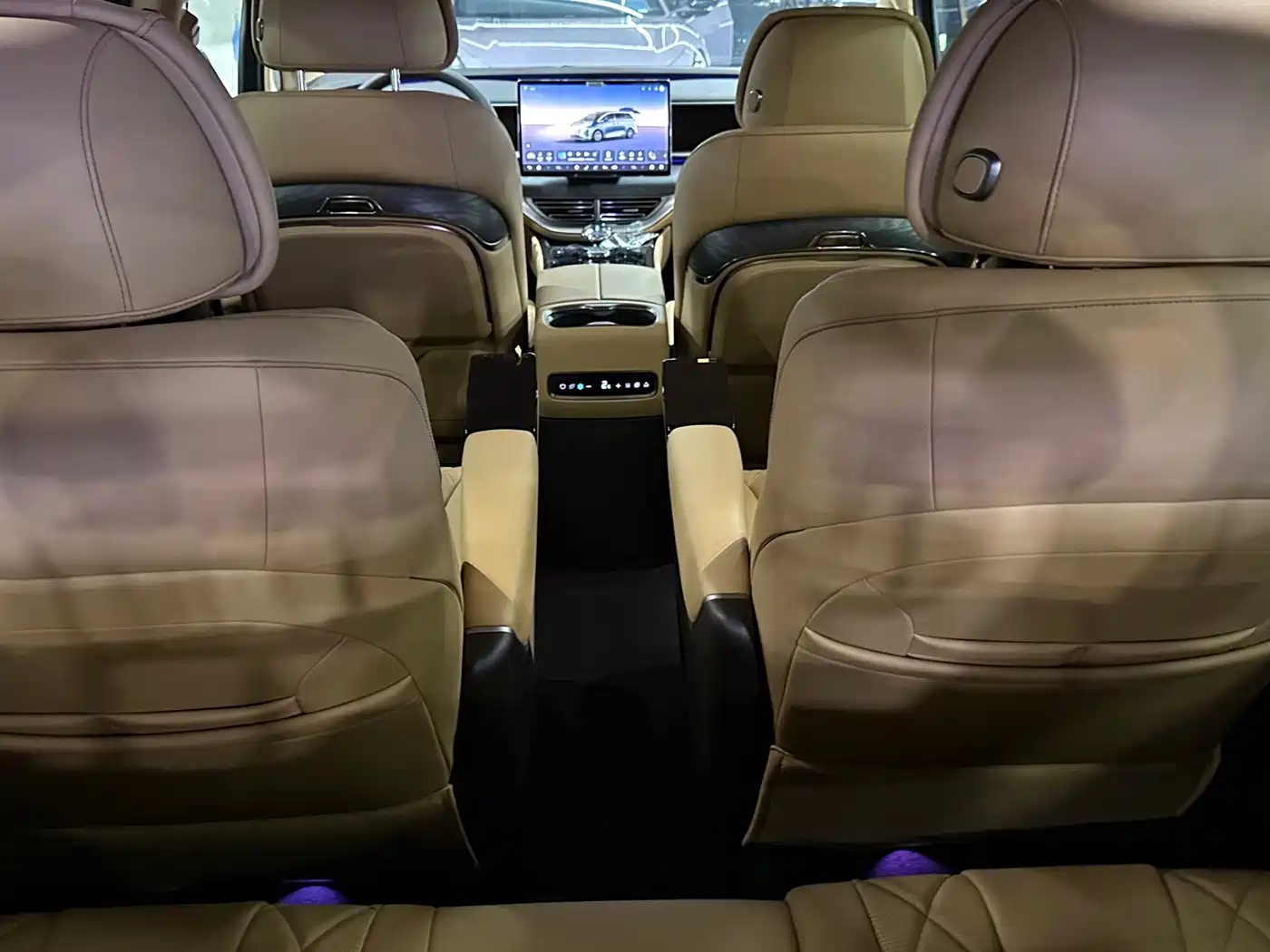 Denza D9 2025 DM-i Smart Drive Edition 1020 AWD Luxury фото 14