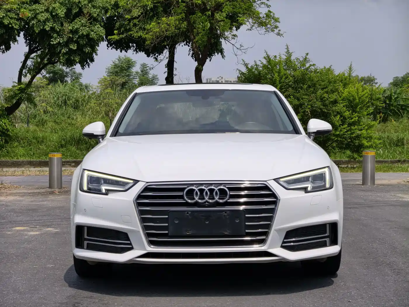 Photo 2 - Audi A4L