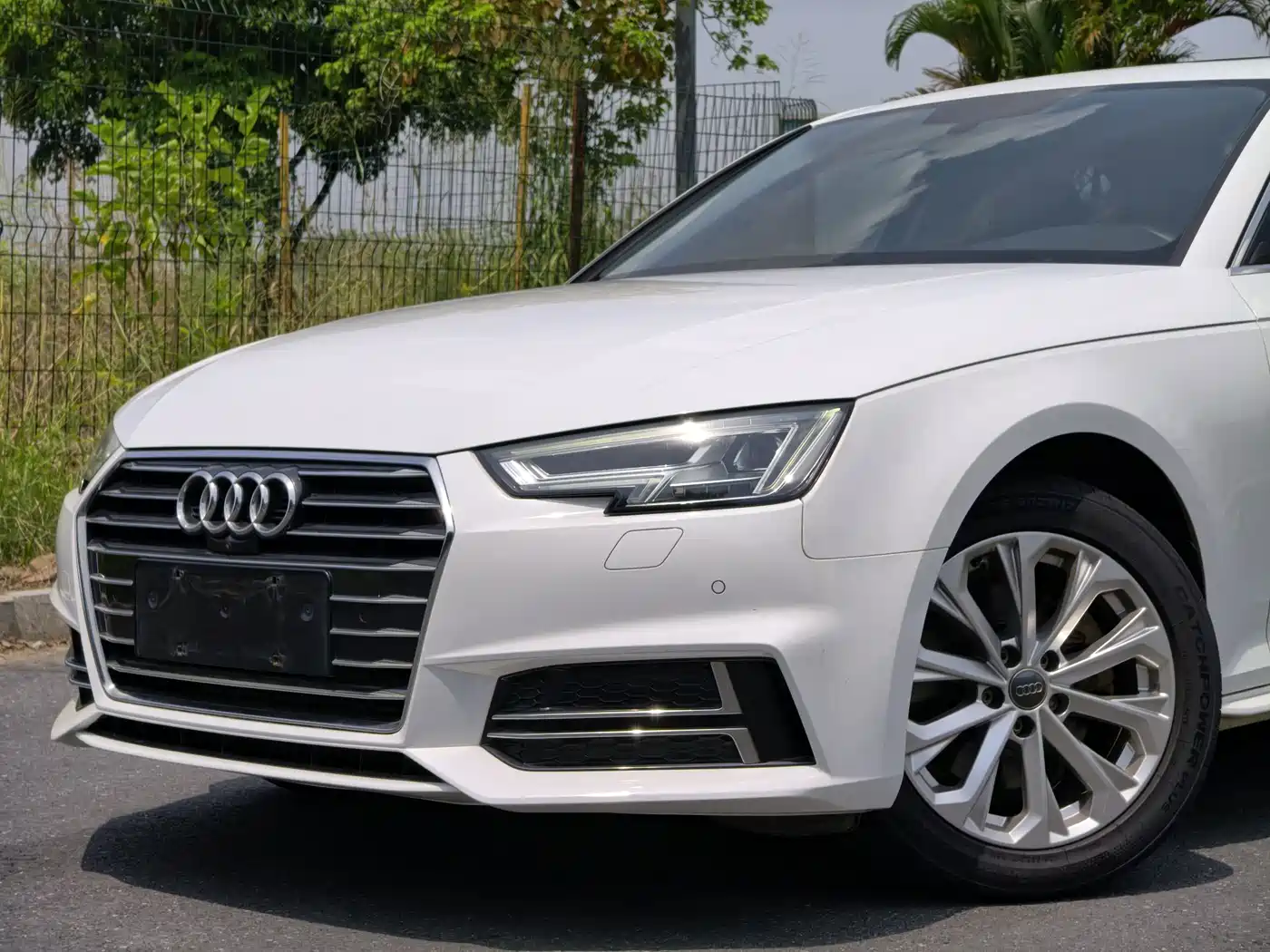 Photo 4 - Audi A4L