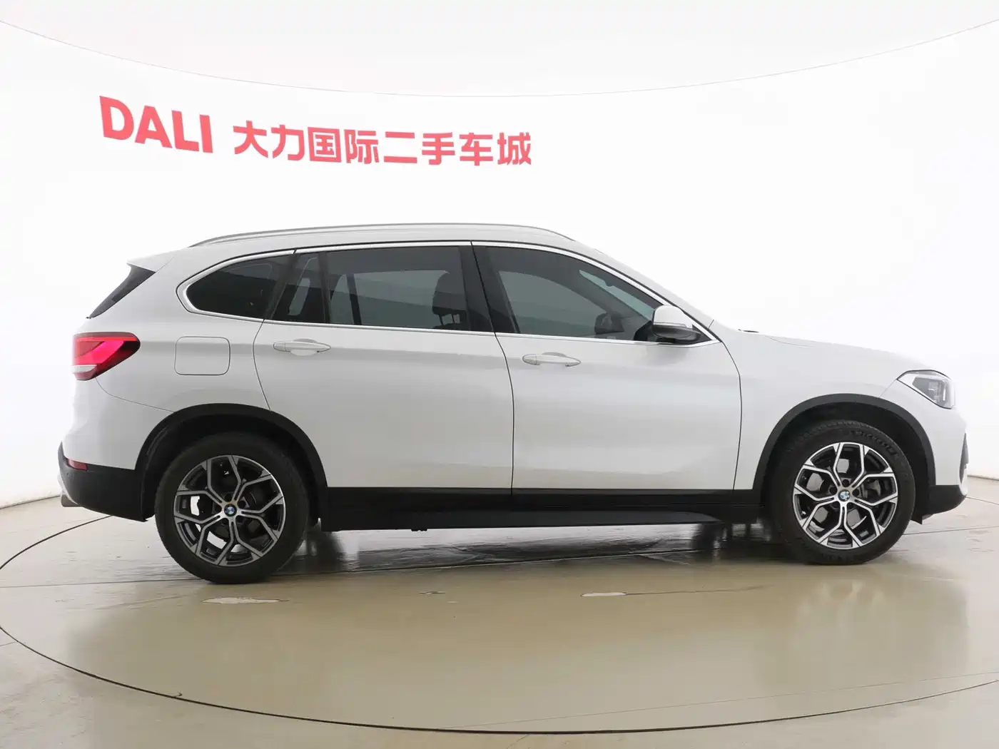 BMW X1 2021 sDrive25Li Leading фото 5