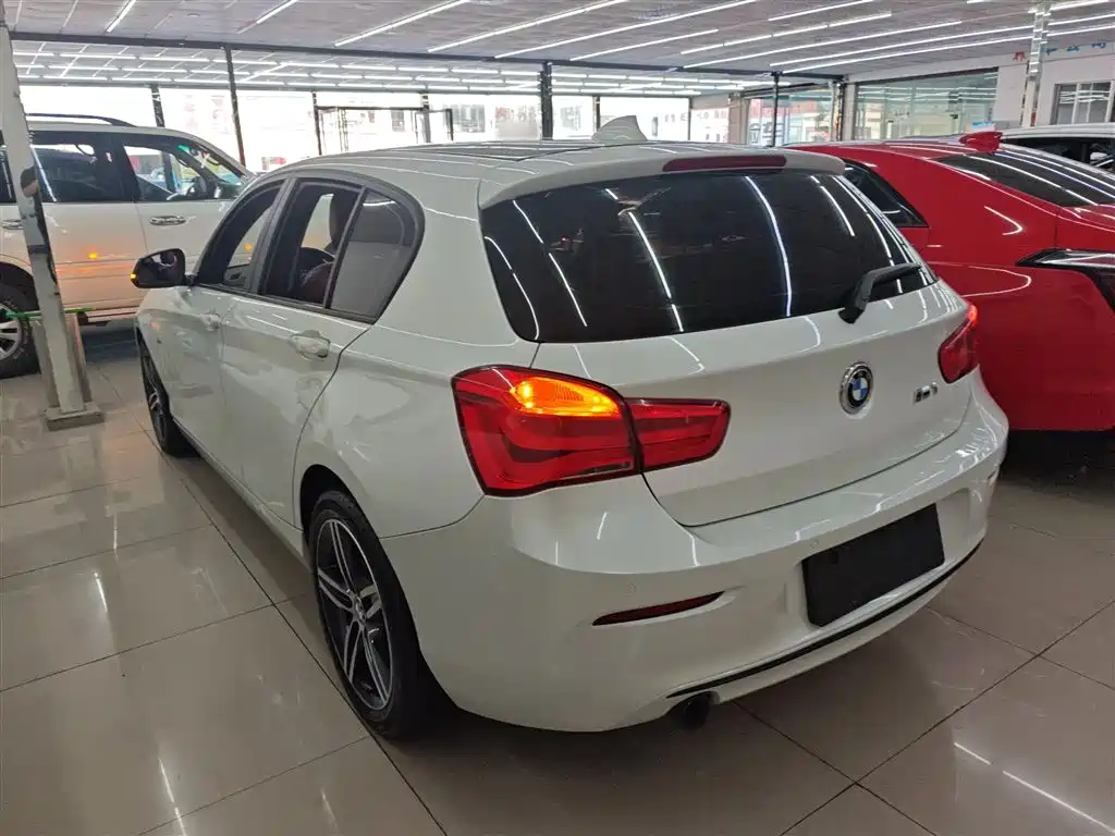 BMW 1 Series (Import) 2018 118i Sport Design Package фото 5