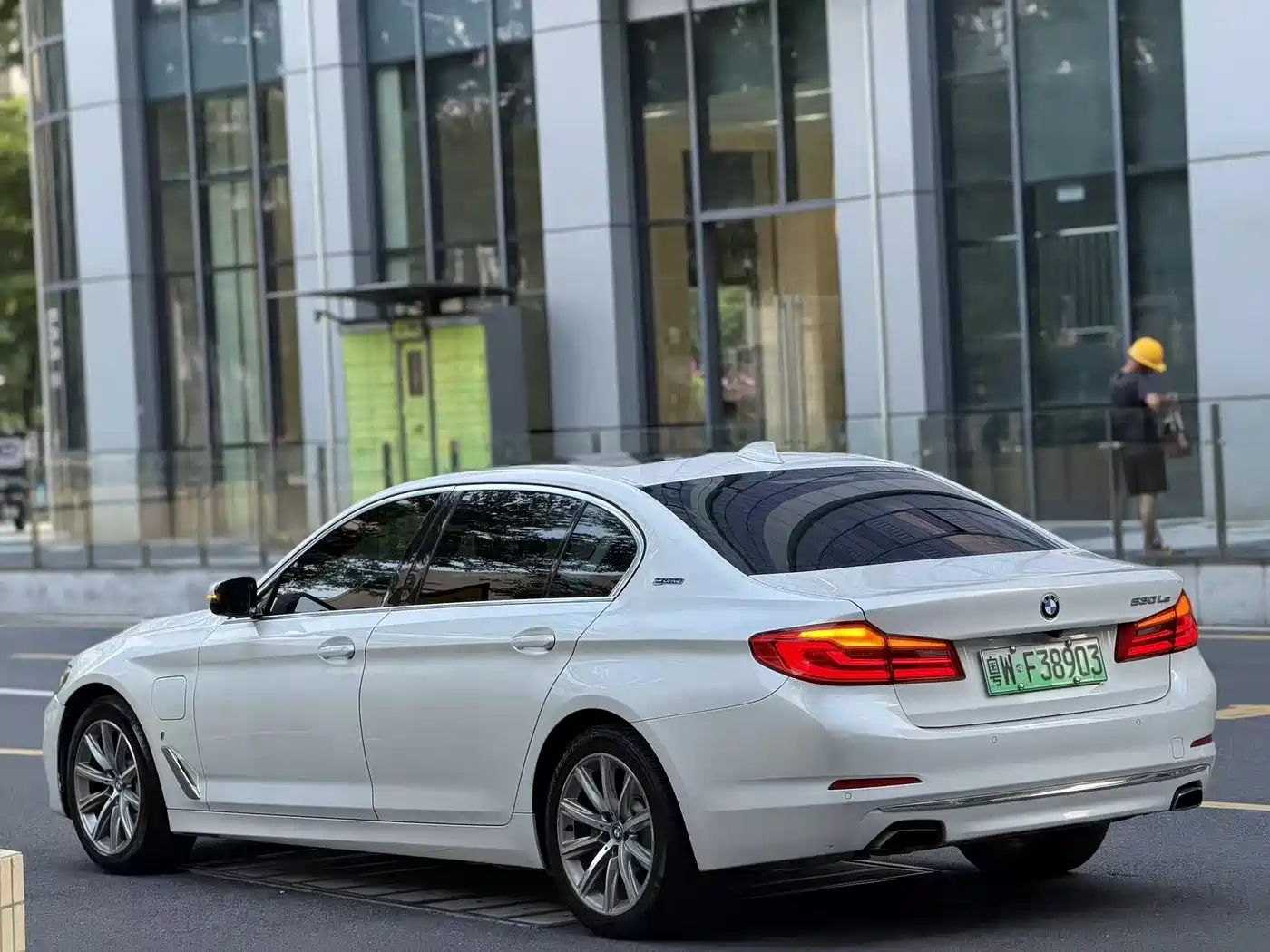 BMW 5 Series New Energy 2019 530Le Luxury Package фото 4