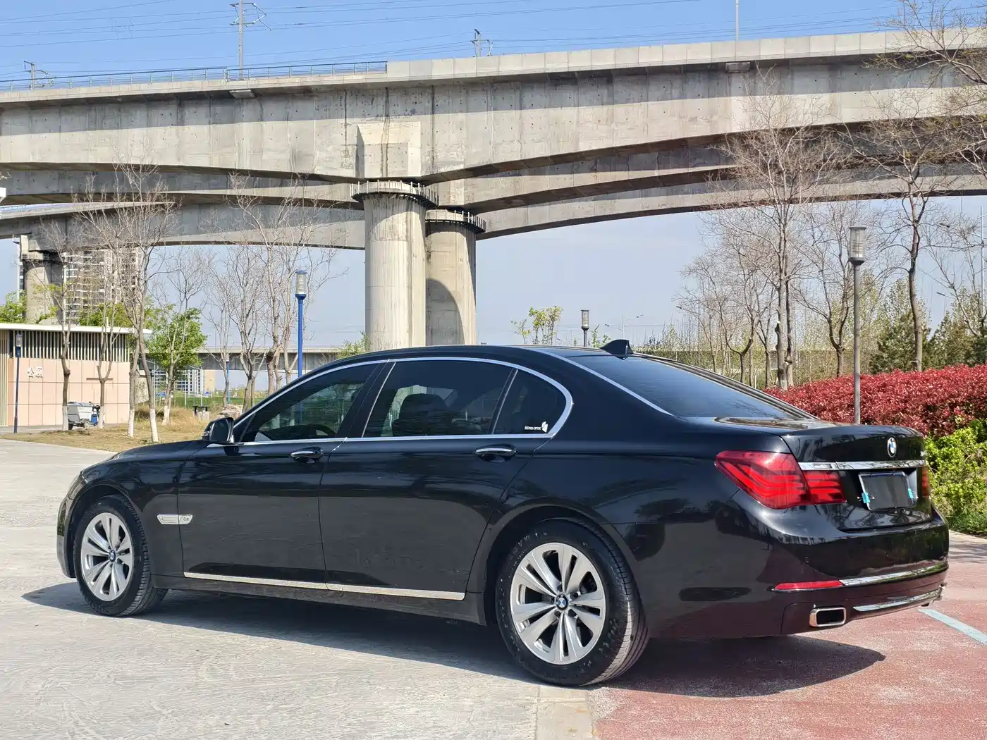 BMW 7 Series 2013 Model 730Li Leading фото 4