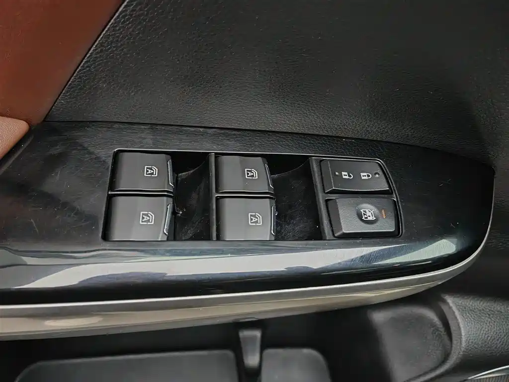 GAC Trumpchi Trumpchi GS8 2017 320T 2WD Luxury Smart Connect (7-seater) фото 9