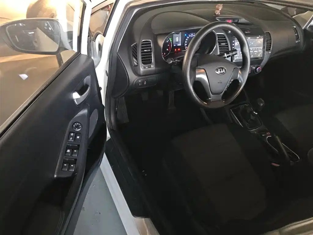 Kia K3 2016 1.6L Manual GL фото 16