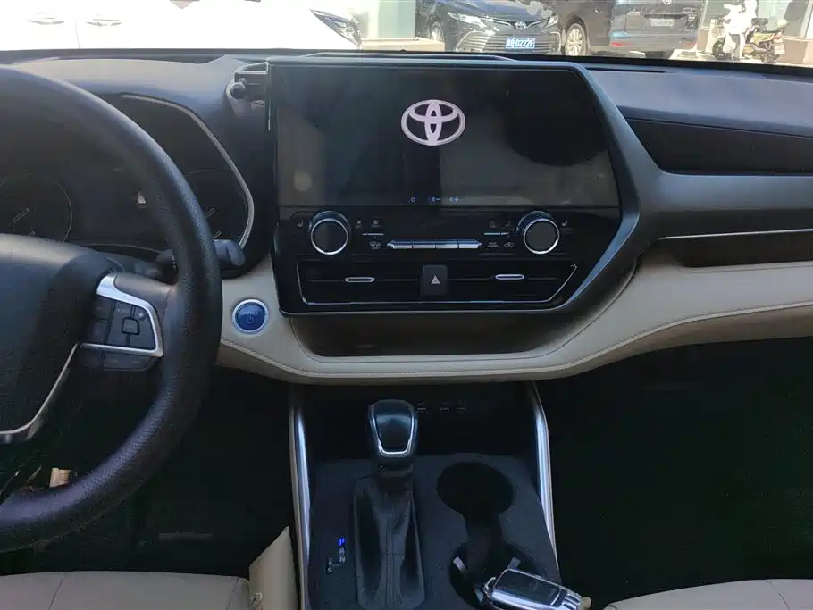 Toyota Highlander 2022 Model Dual Engine 2.5L 4WD Premium Edition 7-Seater фото 13