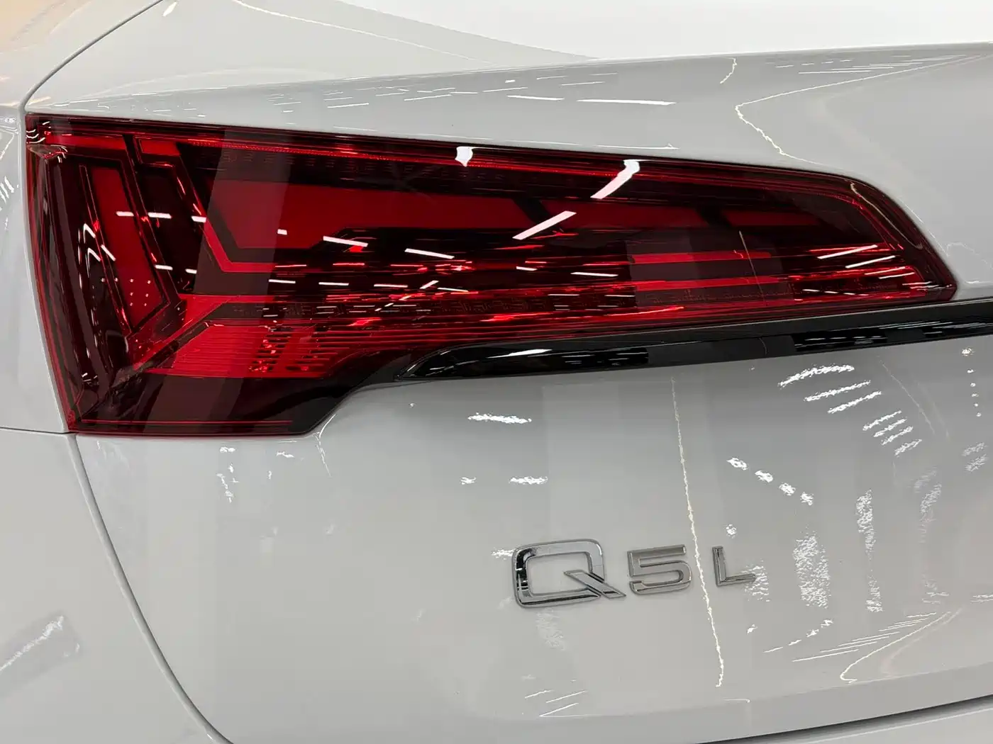 Audi Q5L 2024 Model 40 TFSI Luxury Dynamic фото 11