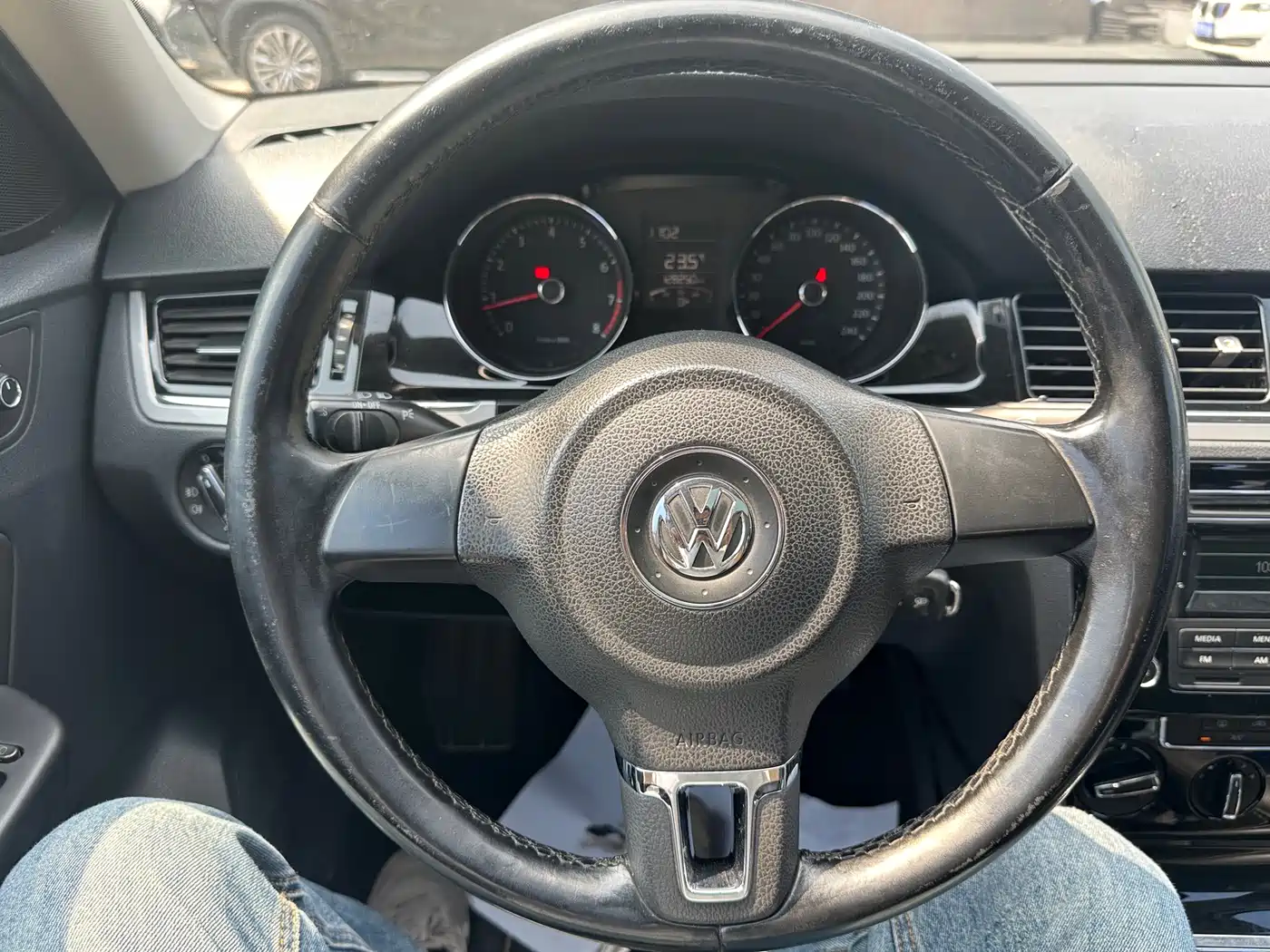 Volkswagen Bora 2013 1.6L Manual Comfort Model фото 16