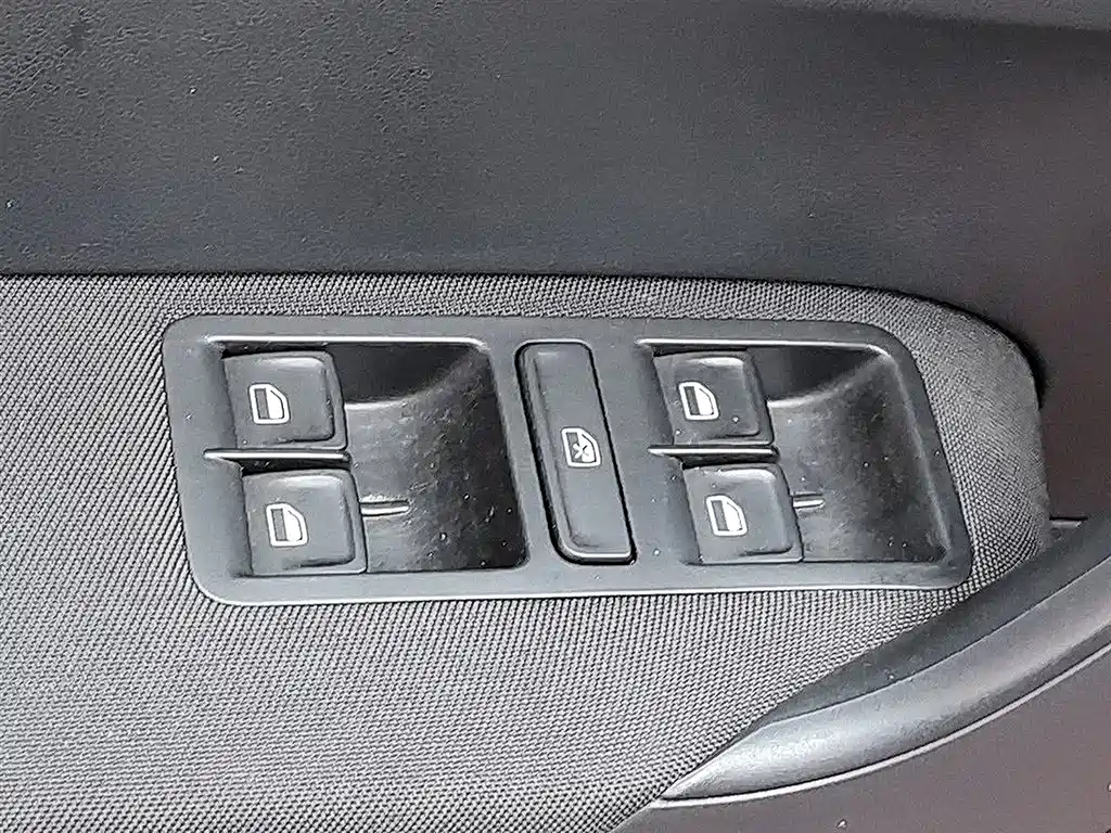 Volkswagen Polo 2018 1.5L Auto Safe Drive фото 9