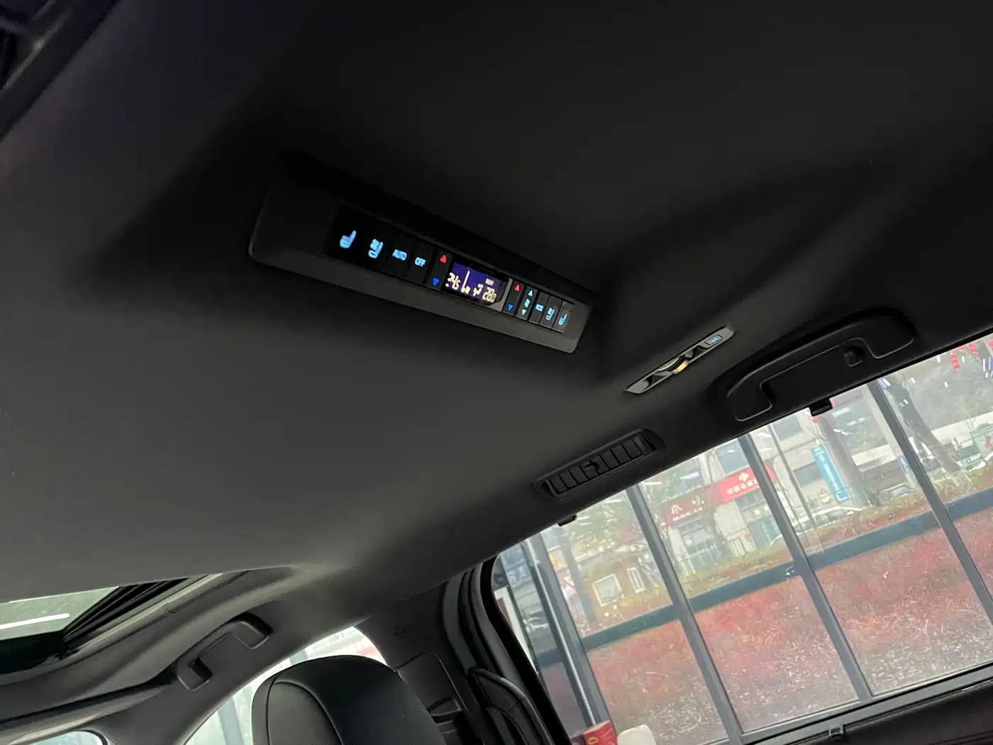 Toyota Sienna 2021 2.5L Hybrid Premium Edition фото 5