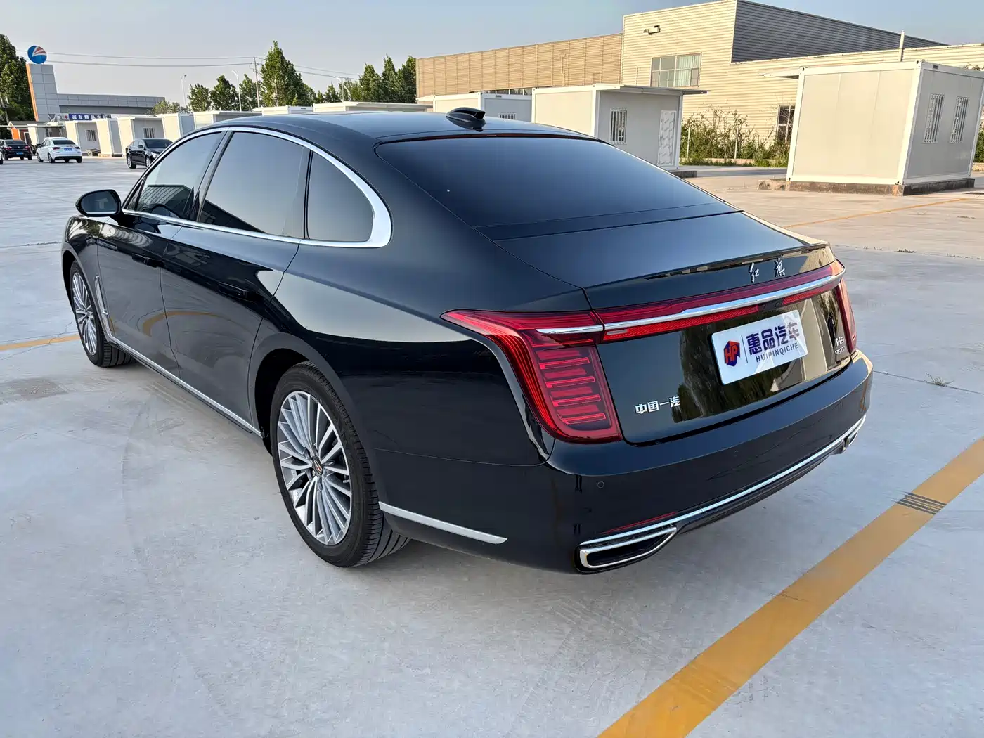 Hongqi H9 2022 2.0T Smart Connect Flag Enjoy Edition фото 3