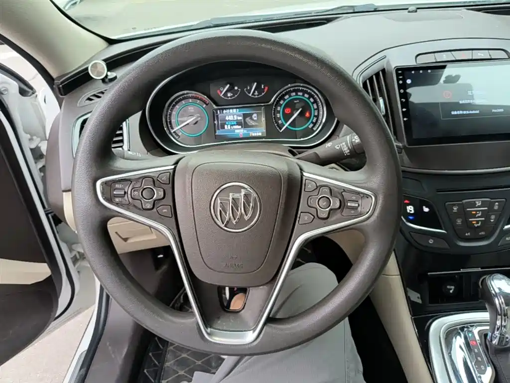 Buick Regal 2015 2.0L Elite Fashion Model фото 11