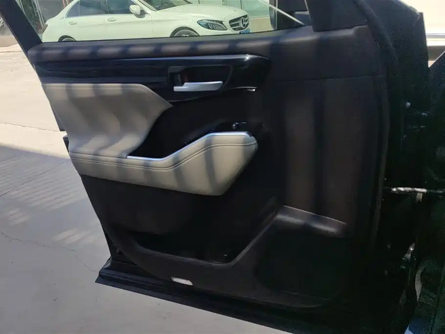 Toyota Highlander 2022 Model Dual Engine 2.5L 4WD Premium Edition 7-Seater фото 7