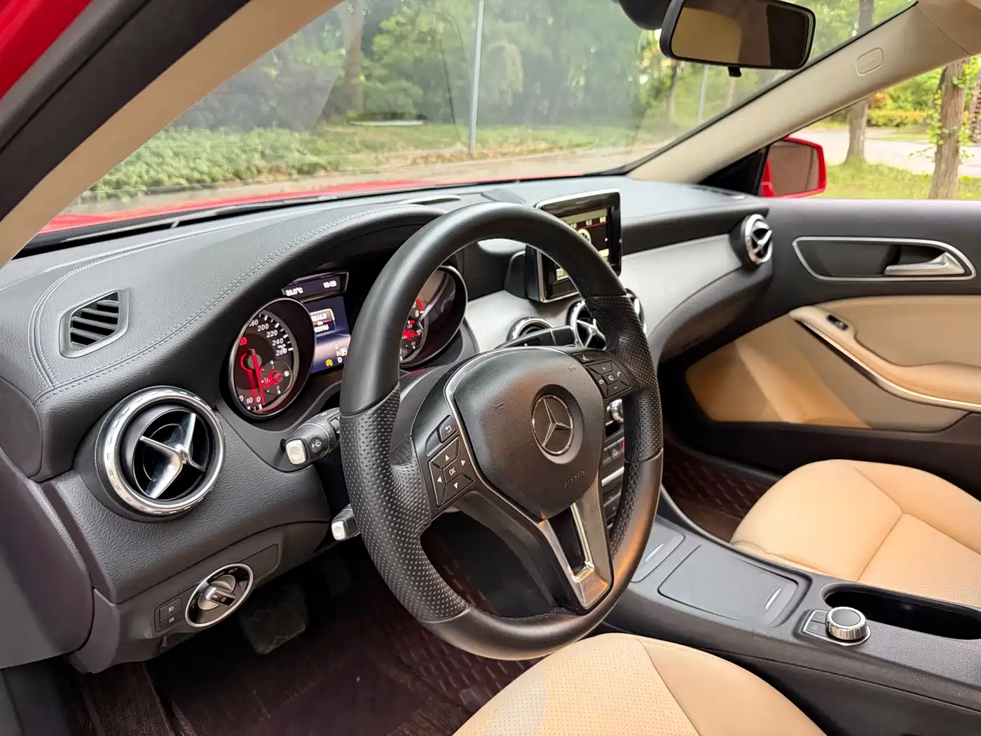 Mercedes-Benz GLA 2015 GLA 220 4MATIC Fashion Edition фото 10