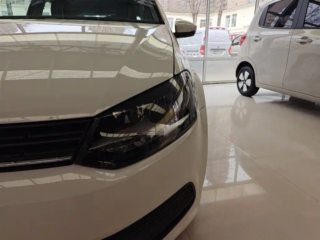 Volkswagen Polo 2016 1.4L Automatic Trend фото 4