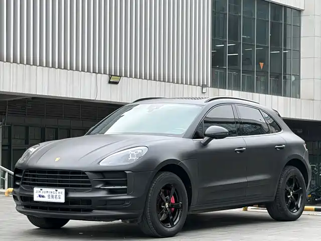 PORSCHE MACAN