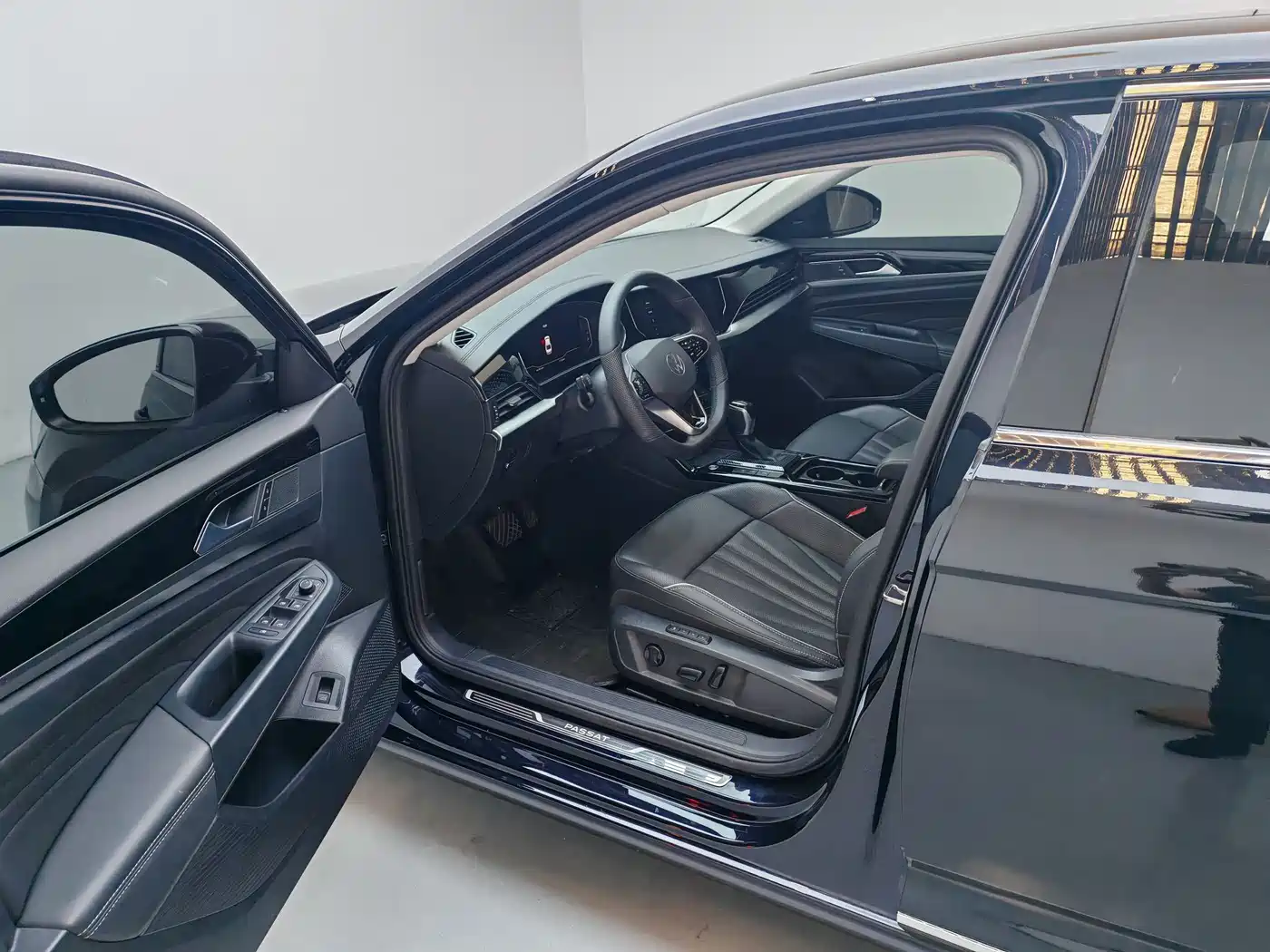Volkswagen Passat 2024 380TSI Elite Edition фото 4