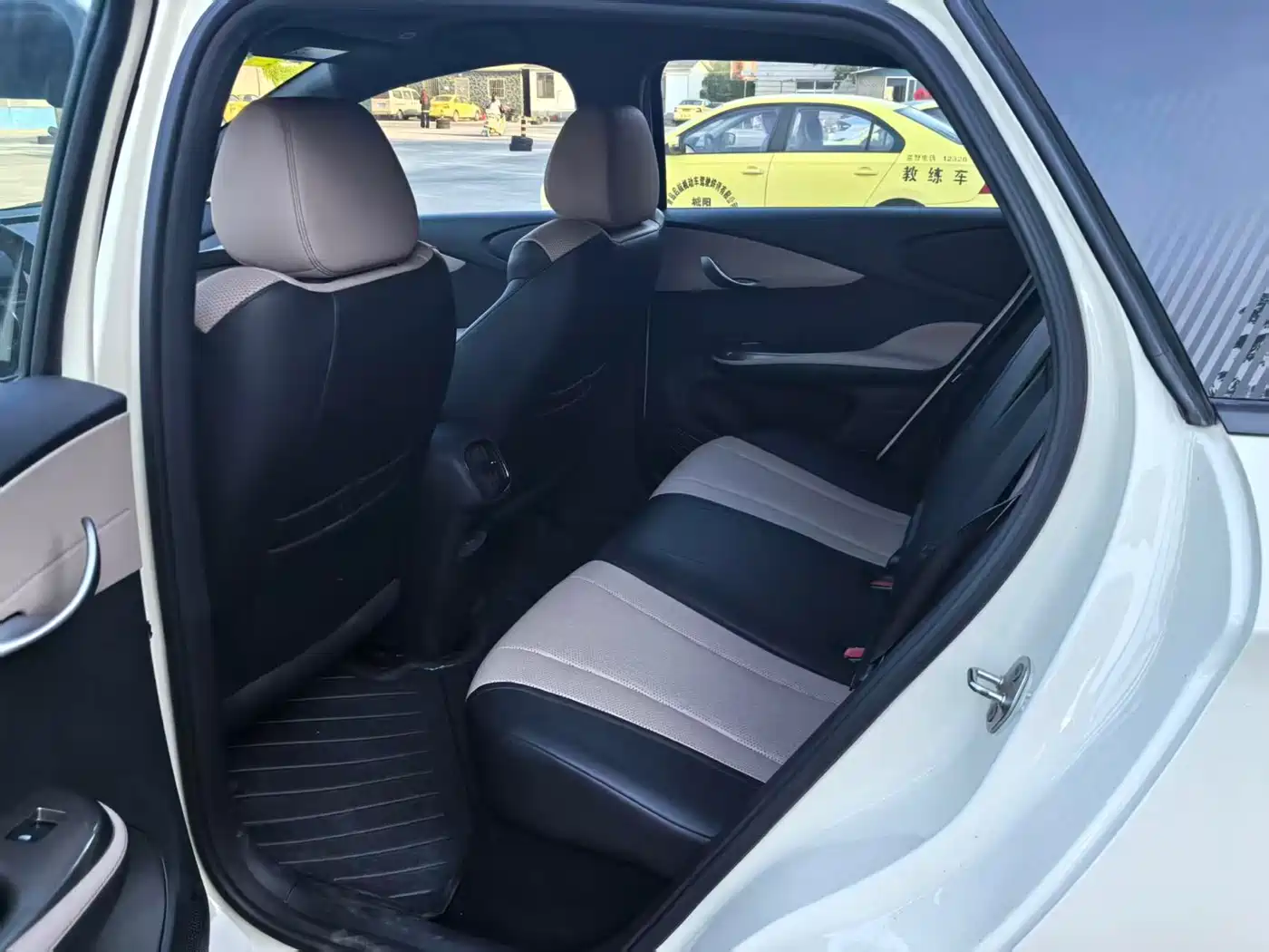 BYD Dolphin 2025 Smart Drive Edition 410km Fashion Version фото 4