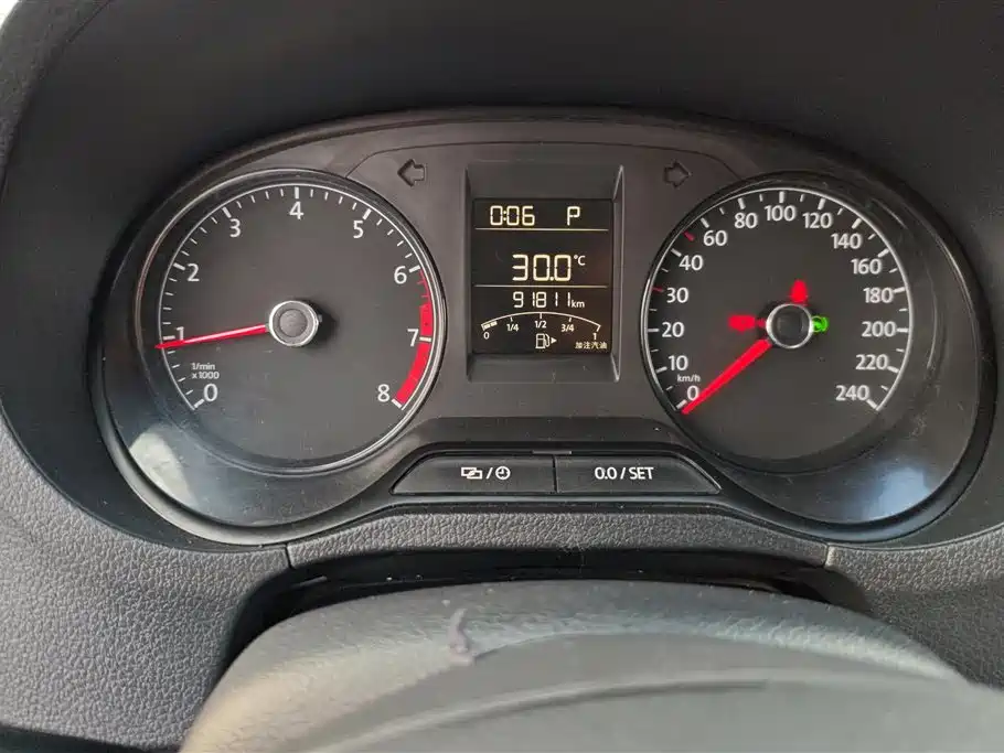 Volkswagen Polo 2016 1.4L Automatic Trend фото 14